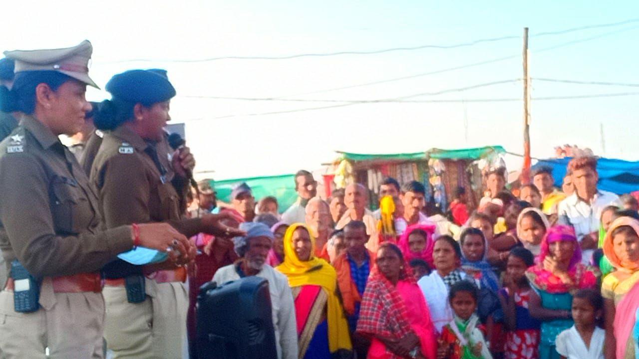 In Chhattisgarhi, ASP tells villagers how to avoid fraud