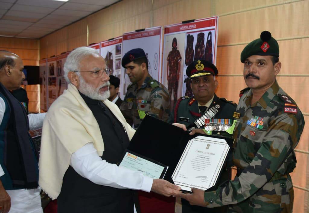 indian military personnel awarded by PM modi on inventing digging tool