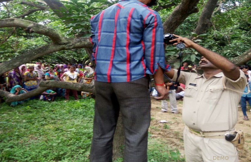 प्रेमिका ने किसी और से कर ली सगाई, इश्क़ में धोखा खाये आशिक ने लगा फांसी दे दी जान