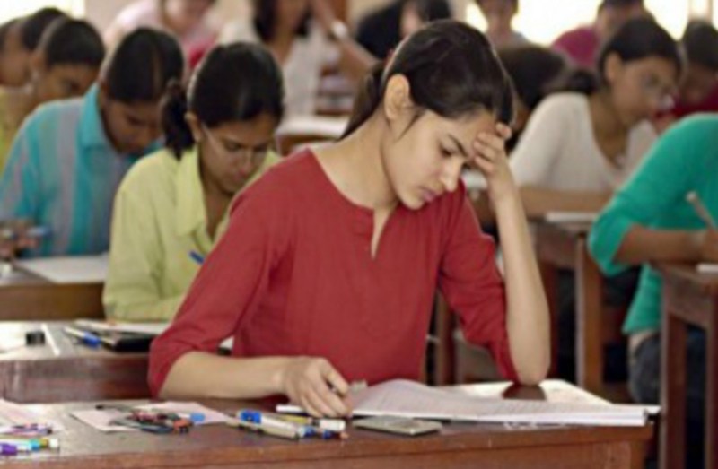 यूपी बोर्ड परीक्षा में योगी की सख्ती का असर, तीन लाख से अधिक छात्रों ने छोड़ दिया परीक्षा