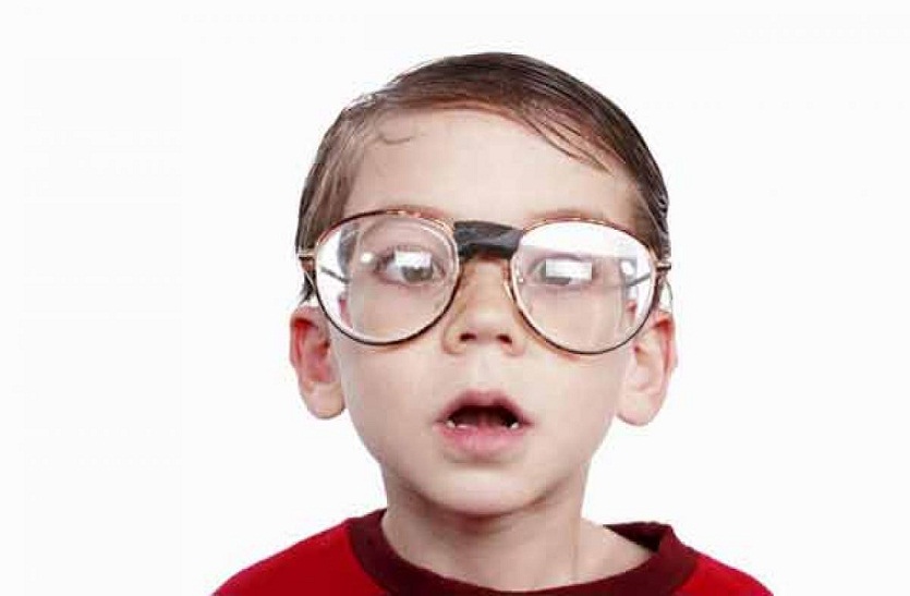बच्चों में अधिक मीठा खाने से जल्दी चढ़ रहा है चश्मा