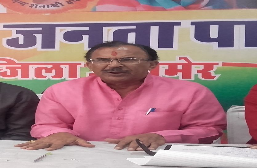 सरकार बनाए नियामक आयोग