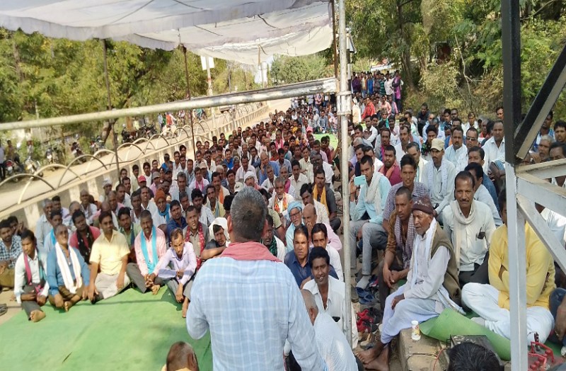 48 घंटे से सड़कों पर अन्नदाता, कवर्धा कलेक्ट्रेट में बजे नगाड़े