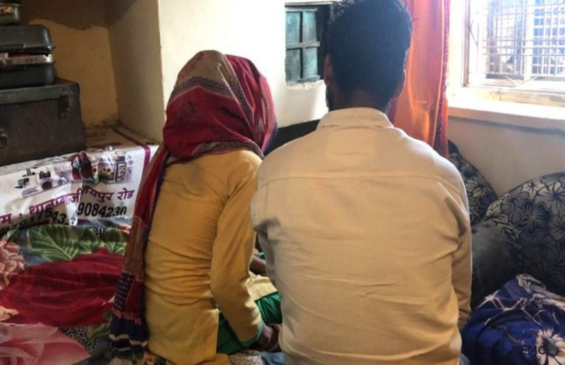 प्रेमिका को अपने घर ले जाने की करने लगा जिद, नहीं माना तो उसके सामने ही बिजली के तार से लगा ली फांसी