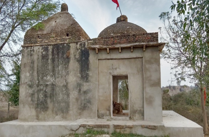 300 year old shiv mandir faces lack of services