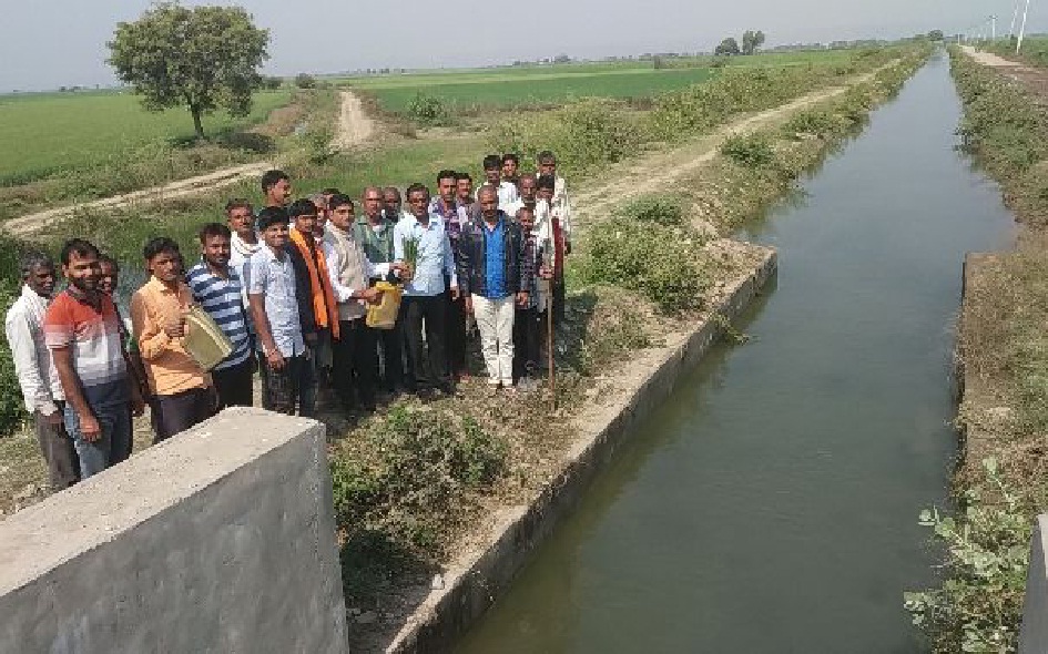 टेल क्षेत्र में नहीं पहुंच रहा पानी, किसानों ने प्रदर्शन कर उपखंड अधिकारी को बताई समस्या
