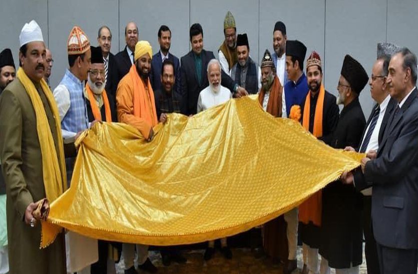 प्रधानमंत्री नरेन्द्र मोदी ने सौंपी ख्वाजा साहब के लिए चादर