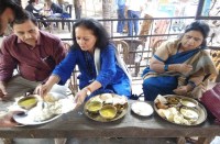 अमरीका की स्कॉलरशिप छोड़ थियेटर को चुना, आज 200 से ज्यादा फिल्में कर चुकी हैं हिमानी शिवपुरी