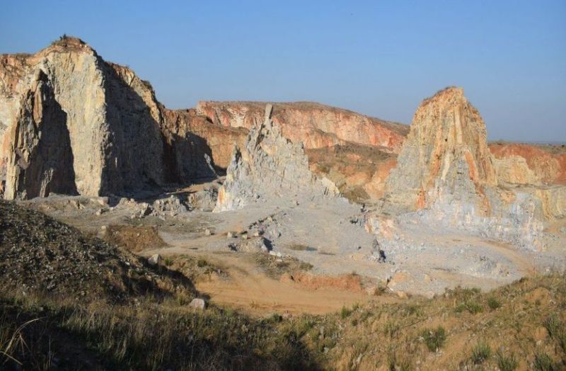 अवैध खनन से कुछ और पहाड़ चट होने के कगार पर