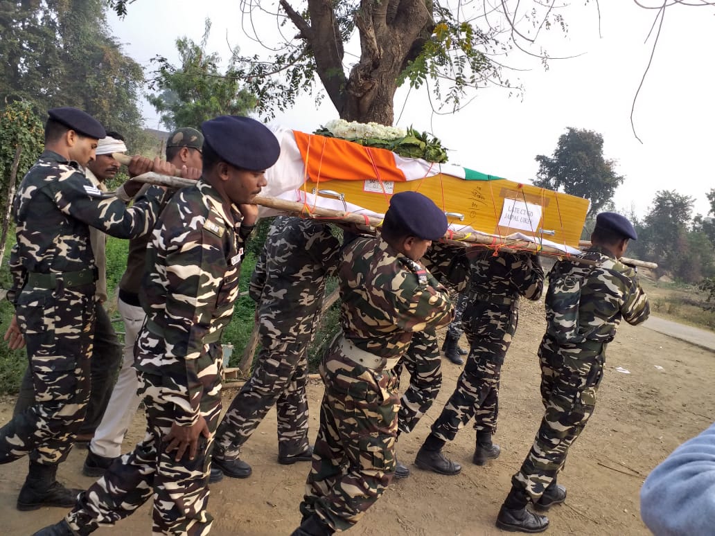 The dead body of the jawan reached the village.