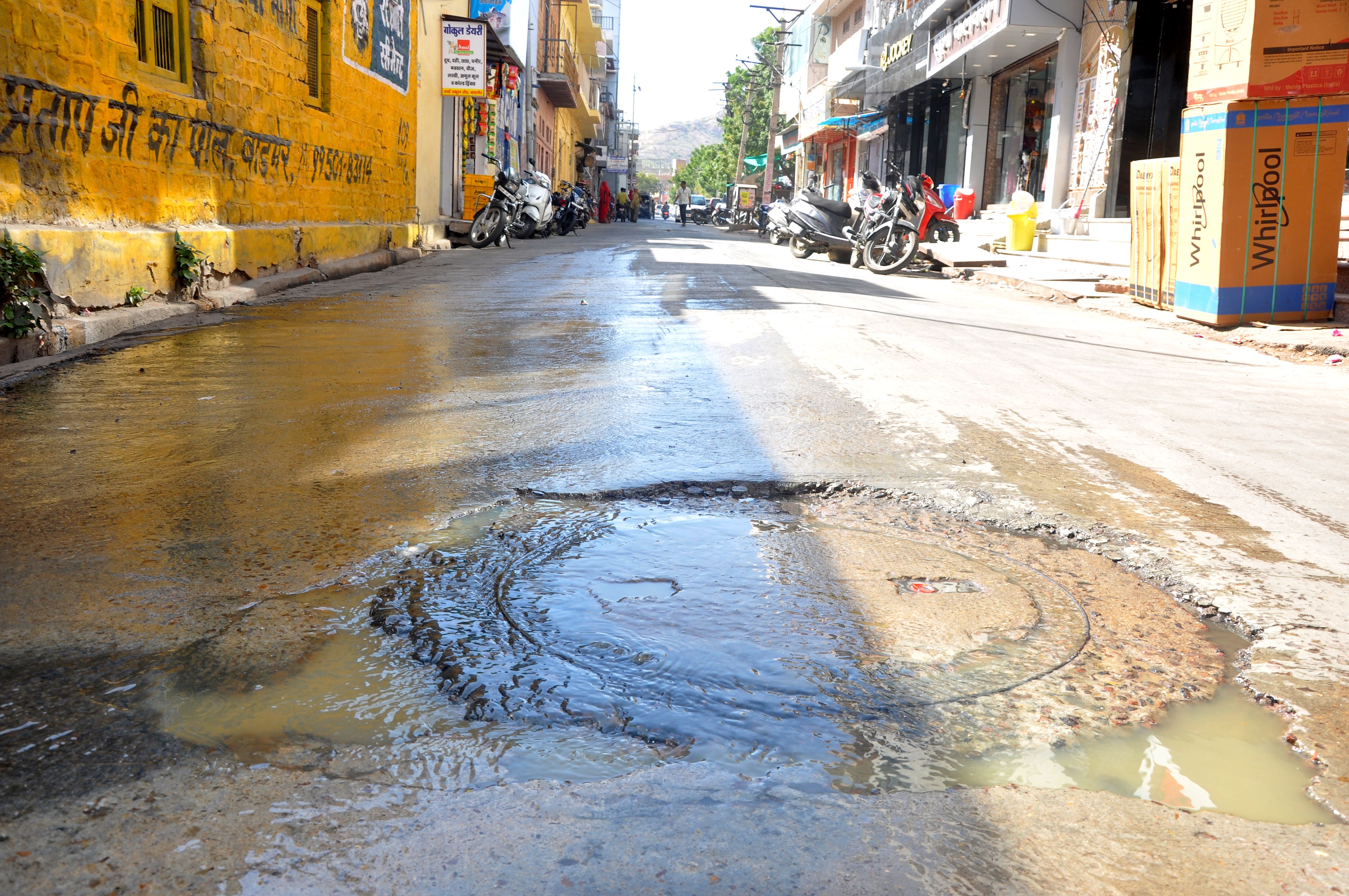 Sewerage system fails, dirty water flows on roads