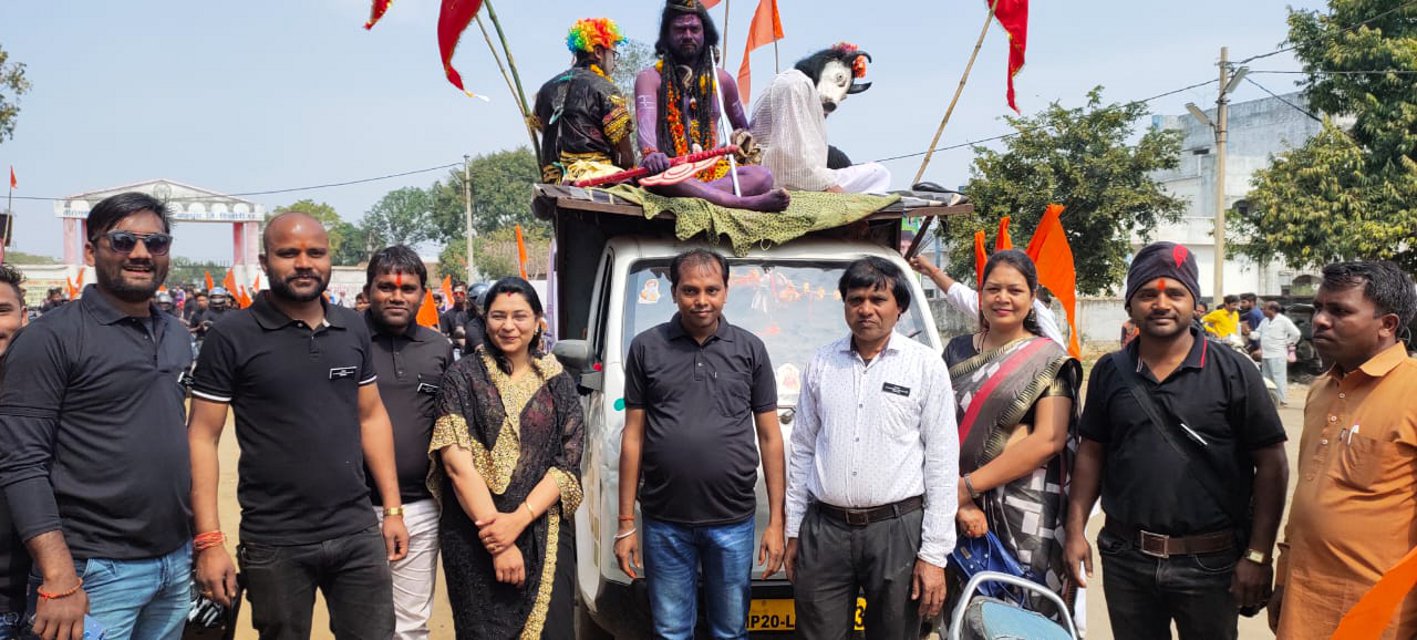 The baraati attended the procession of Shivji wearing a helmet
