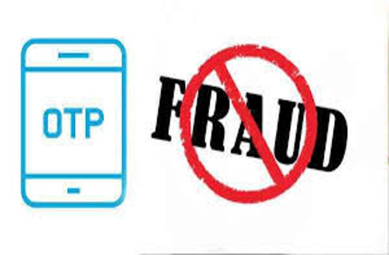 धातु के लॉकेट को सोने का बताकर हार्डवेयर व्यवसायी पांच लाख एेंठे