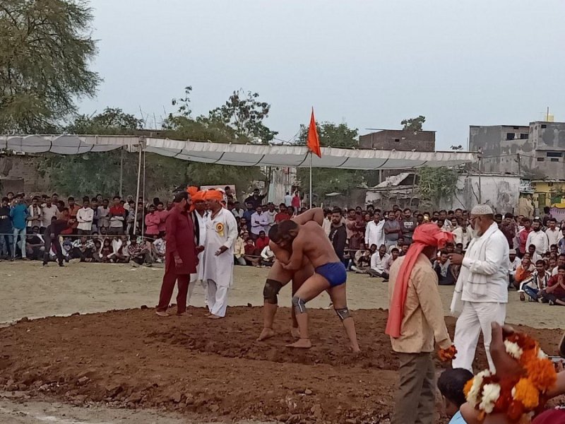 दंगल में पहलवानों ने दिया अपना दम- देखें वीडियो