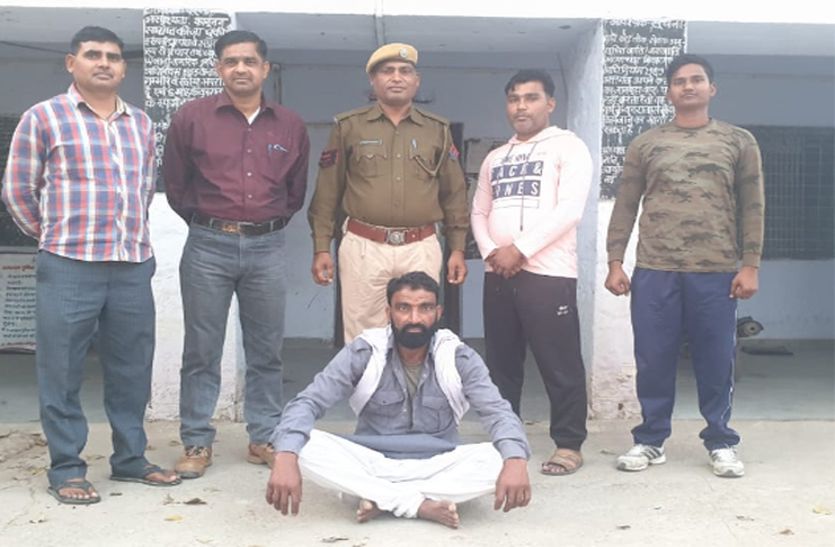Police arrested for giving shelter to dacoits