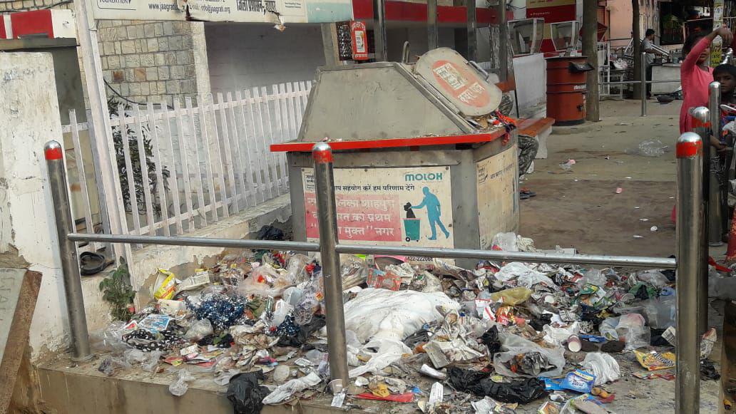 शाहपुरा पालिका क्षेत्र में अद्र्धभूिमगत कचरा पात्र का हुआ कचरा