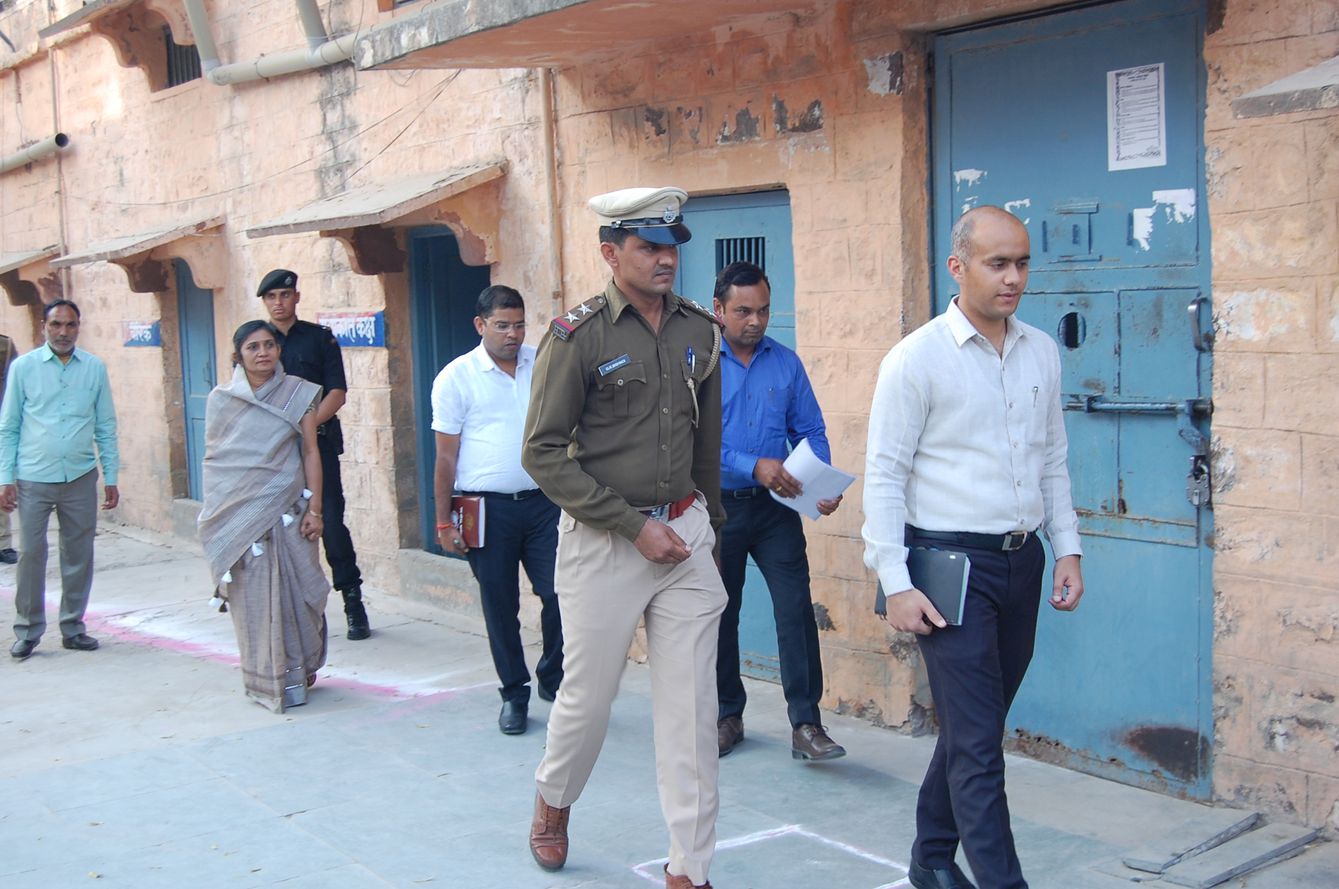 जिला कलक्टर ने किया निरीक्षण