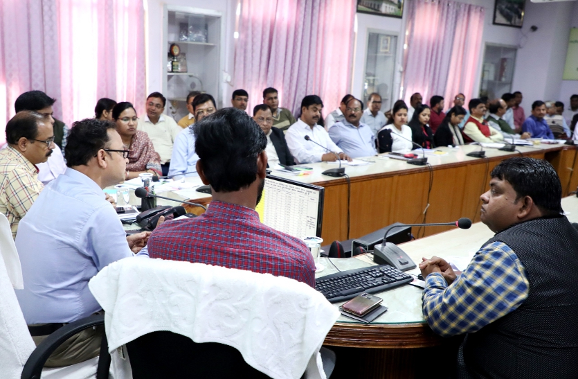 Collector and officers of other departments in TL meeting.