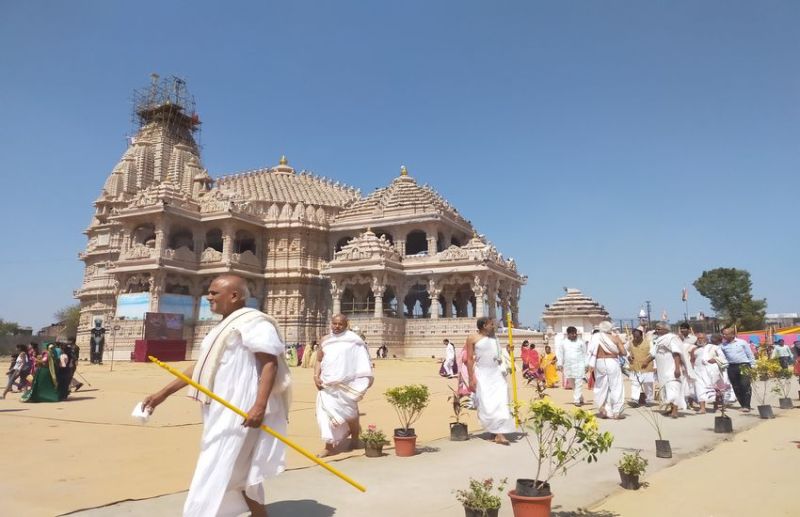 श्री शांतिनाथ प्रभु और आचार्य भगवंतों के दर्शन वंदन को उमड़ा जनसैलाब