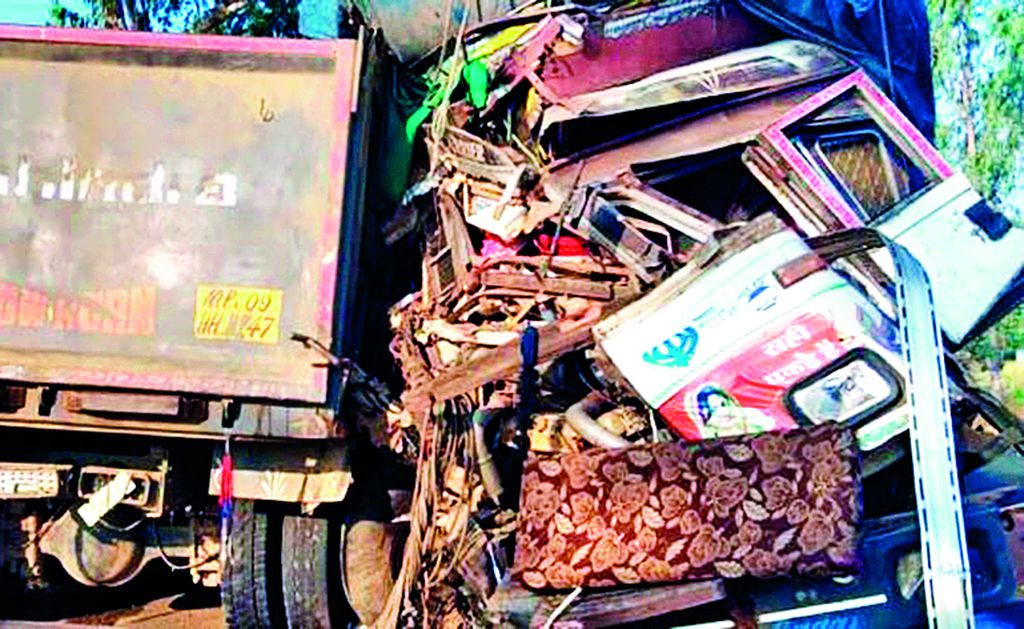 इंदौर-बैतूल राजमार्ग पर हादसा : डंपर व ट्रॉले में सीधी भिड़ंत, एक की मौत