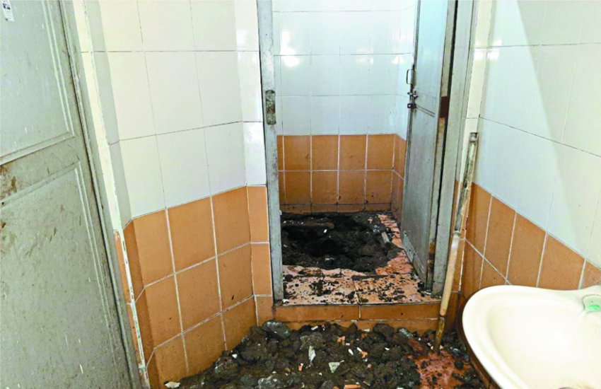 हैवानियत : नवजात को रेलवे स्टेशन की टॉयलेट शीट में जबरदस्ती फंसा गई निर्दयी मां, तोडक़र निकाला शव