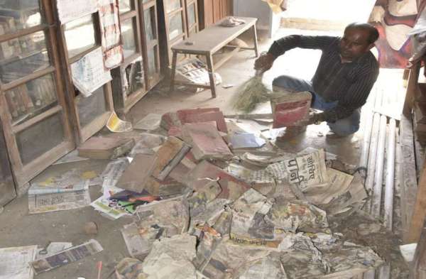 वाचनालय के साहित्य को लग गया लापरवाही का दीमक