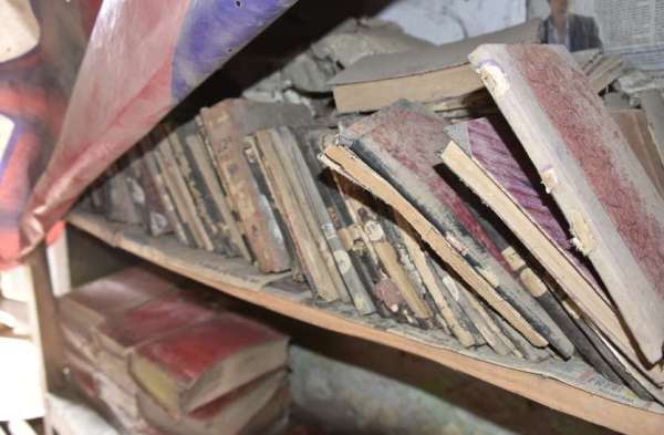 वाचनालय के साहित्य को लग गया लापरवाही का दीमक