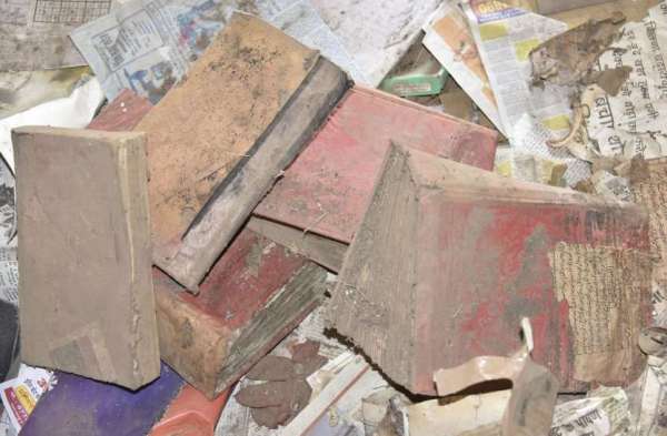 वाचनालय के साहित्य को लग गया लापरवाही का दीमक