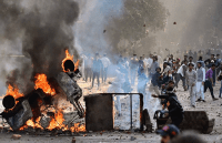 दिल्ली में हुई हिंसा के चलते गुरुवार को मरने वालों की संख्या बढ़कर 30 तक पहुंच गई