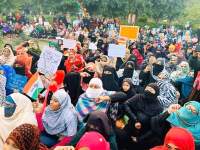 55  दिन से धरने पर बैठीं महिलाओं का फूटा गुस्सा, दिल्ली के दंगाईयों को मिले कड़ी से कड़ी सजा