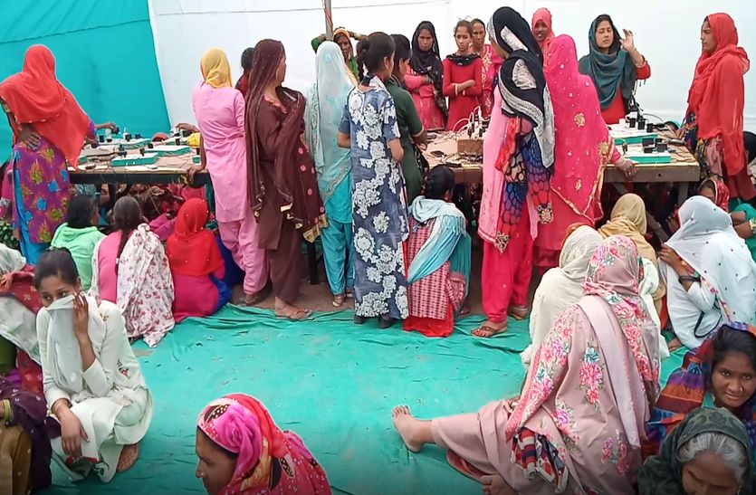 URS 2020 : देखिए जनाब ,यहां यूं करना पड़ता है मोबाइल चार्ज….