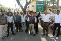 मिलने बुलाया और अपमानित कर भगाया, दी लायसेंस निरस्त की धमकी