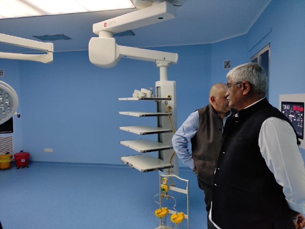 केंद्रीय मंत्री शेखावत ने जोधपुर एम्स के नए ऑपरेशन थियेटर का किया अवलोकन