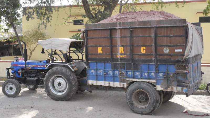 10 tons of gravel was loaded in tractor trolley