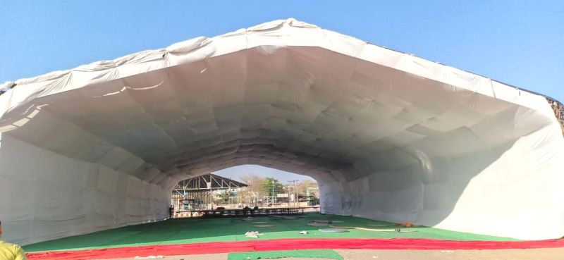 किसानों को दे रहे उत्सव में आने का न्योता