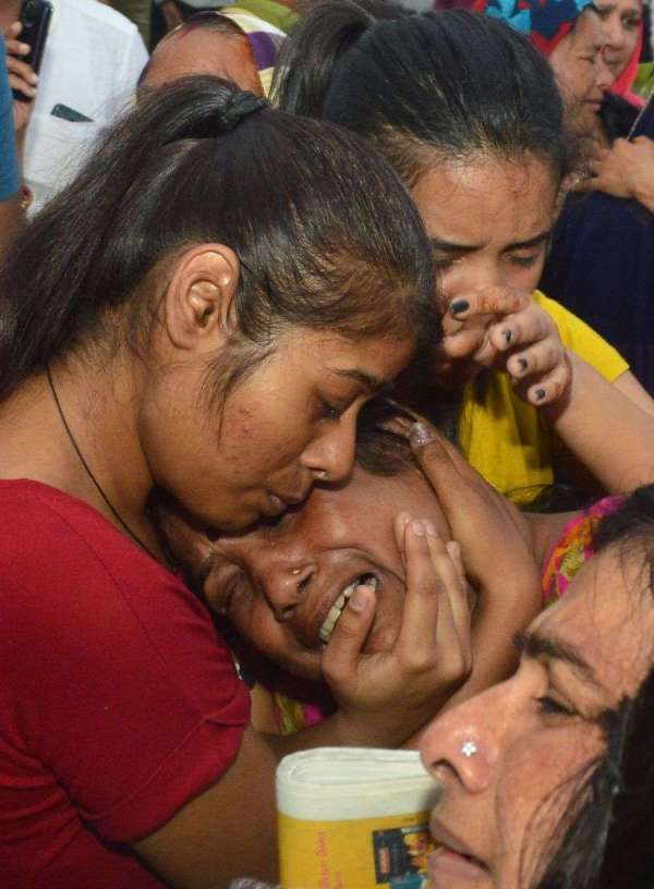मेज नदी दुखान्तिका में मृतकों को सामुहिक श्रद्धाजंलि अर्पित