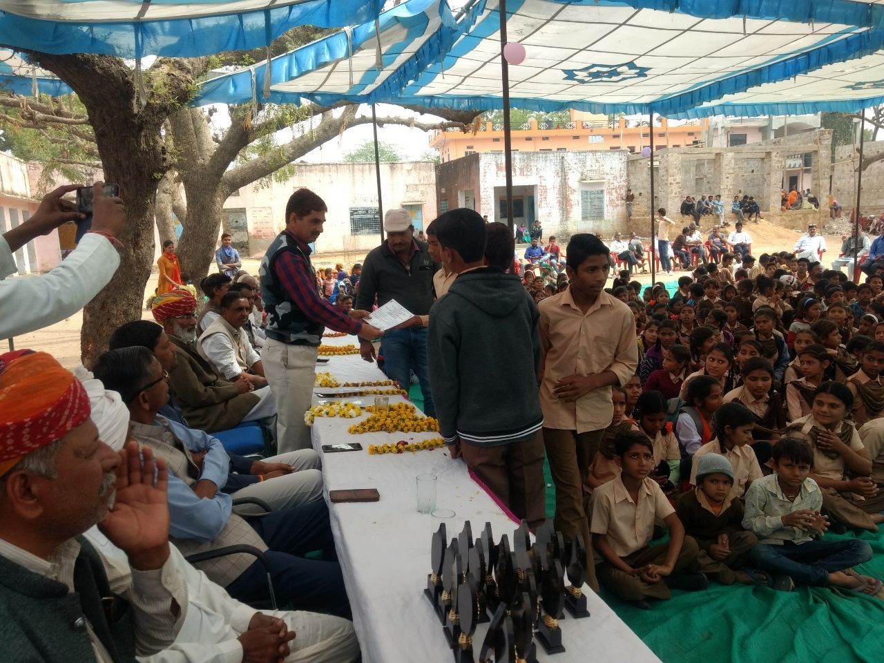प्रतिभाओं का किया सम्मान