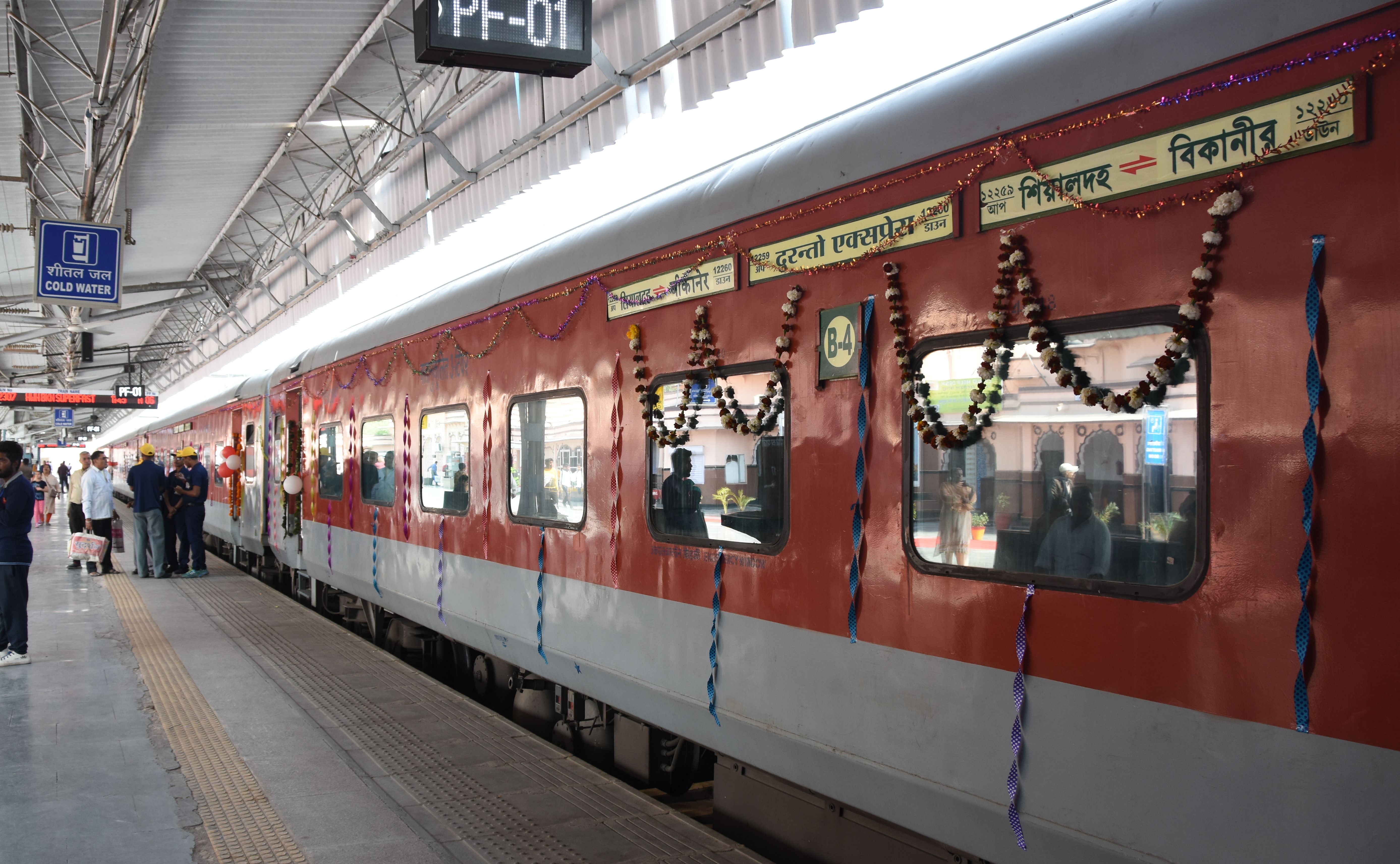 Temporary coaches in trains