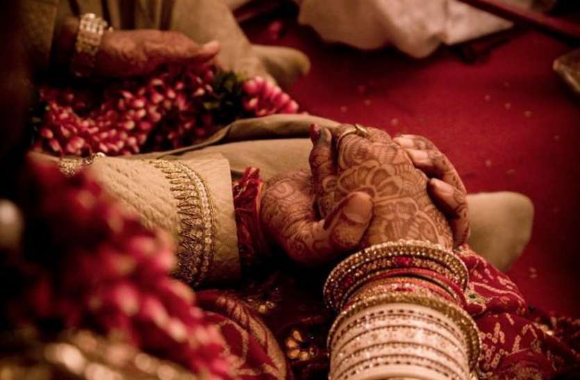 जैसलमेर : सरहद पर मुस्लिम महिलाएं अब भी पहनती सुहाग का प्रतीक चूड़ा