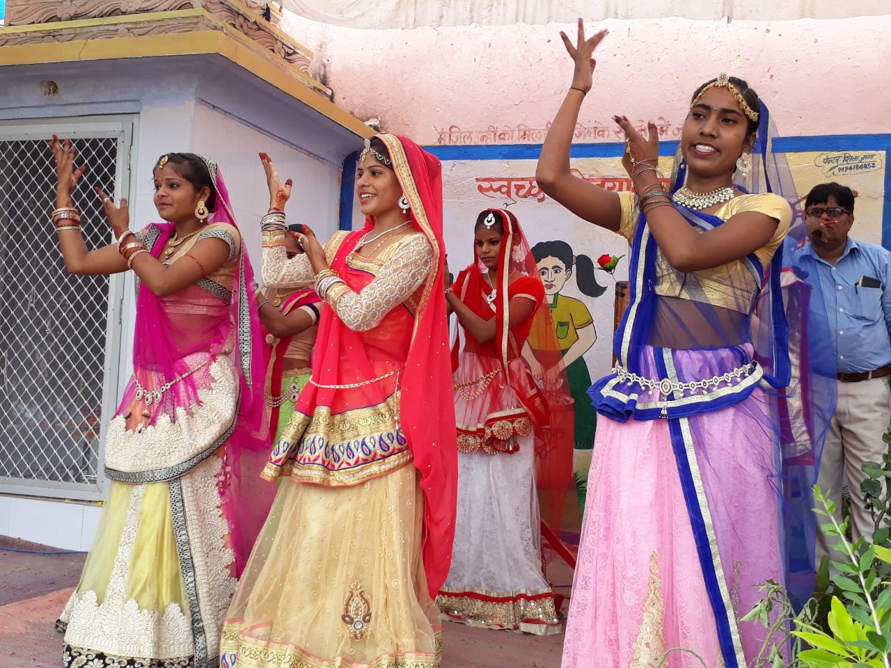 विद्यार्थियों ने सांस्कृतिक की प्रस्तुति दी