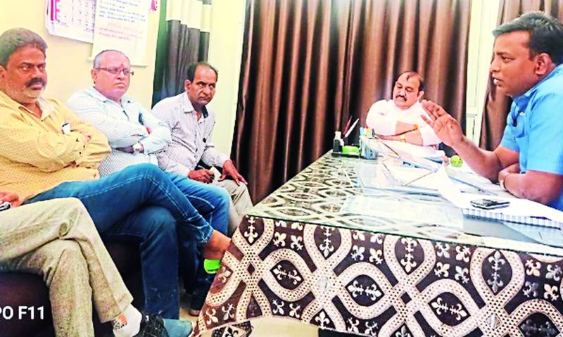 2 माह से बगैर वेतन काम कर रहे 410 कर्मचारी