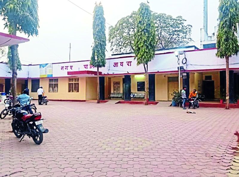 वेतन अटका, कर्मचारियों के लोन की किश्ते भी नहीं भर पा रही