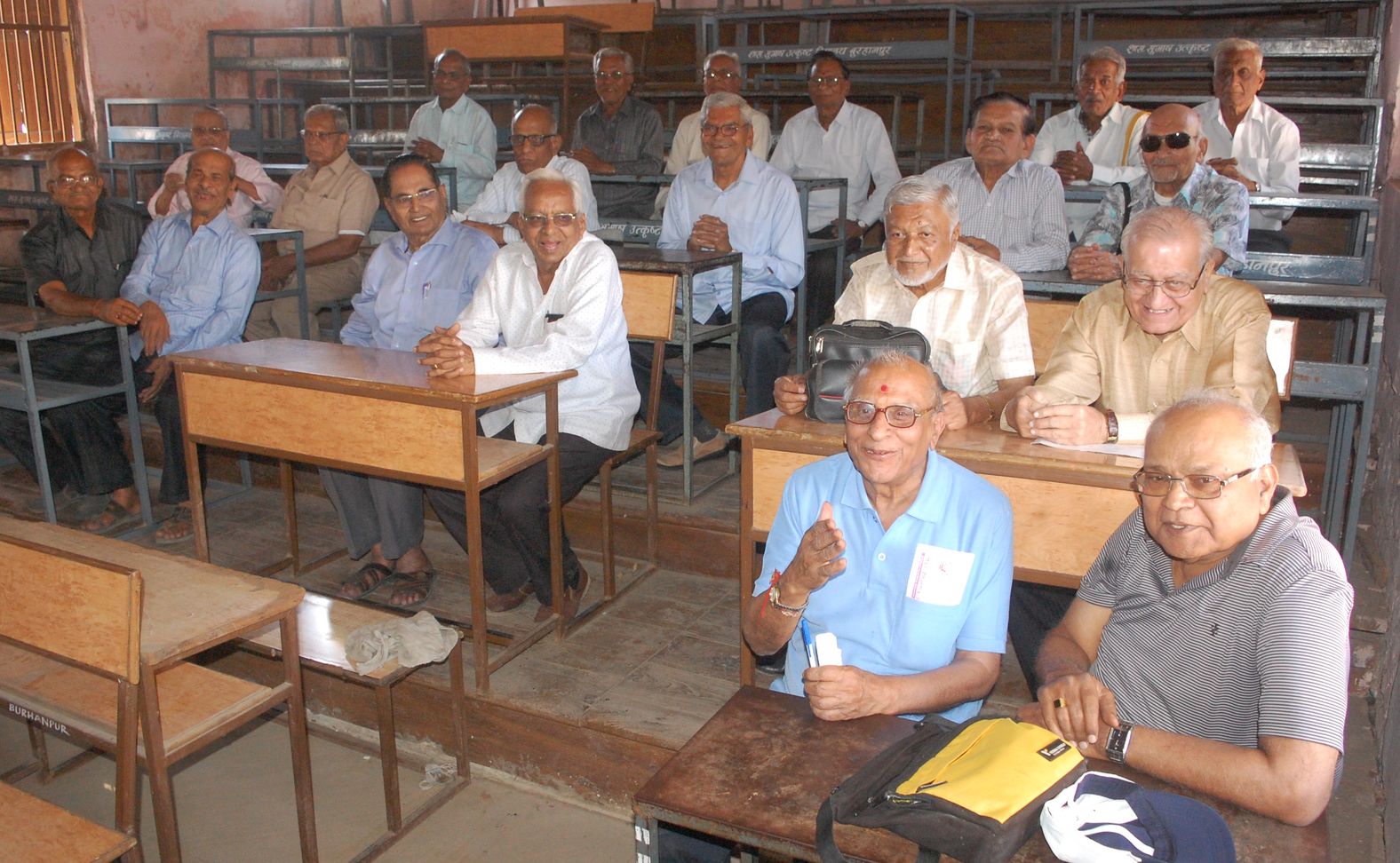 Subhash reached school after 59 years, the elderly remembered childhood mischief