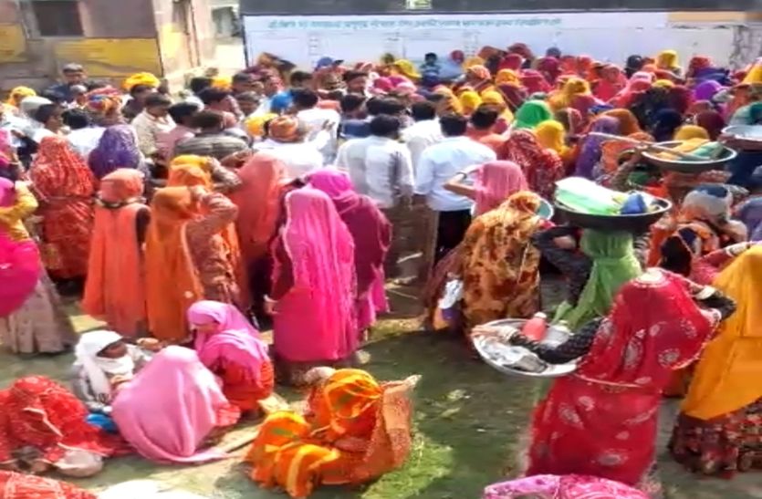 मनरेगा श्रमिकों की गैरहाजिरी लगाने पर वीडीओ से की धक्का-मुक्की