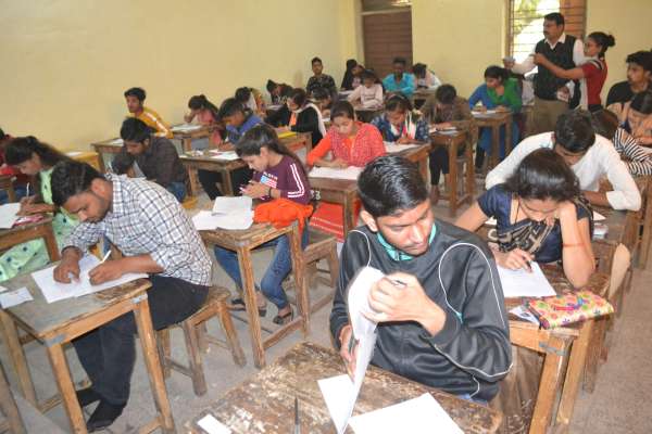 नकल रोकने के लिए हर तरह से चेकिंग