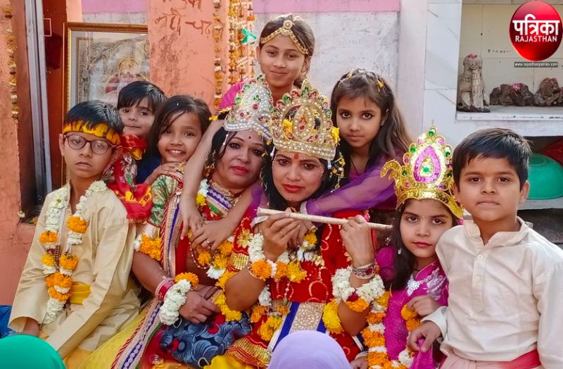 फागोत्सव : राधा-कृष्ण संग खेली फूलों की होली