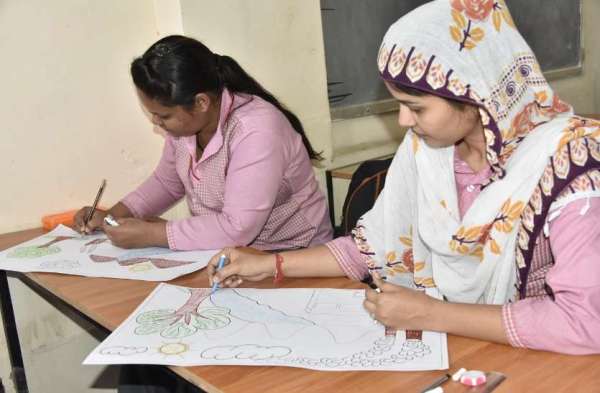 कैनवास पर दिया पर्यावरण संरक्षण का संदेश