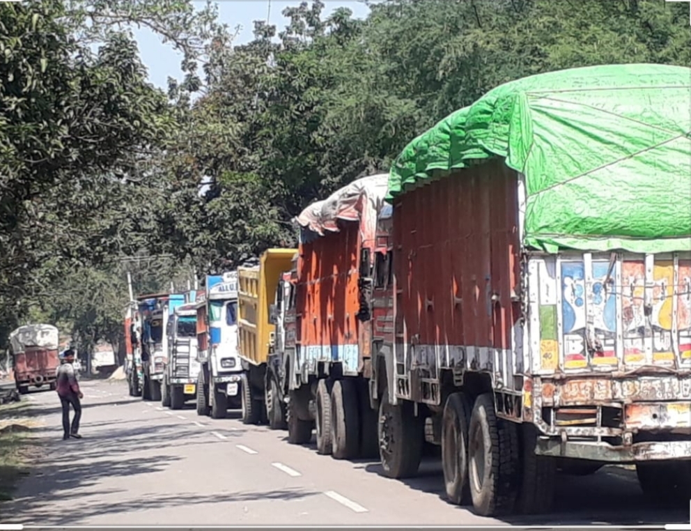 overload two trucks seized   