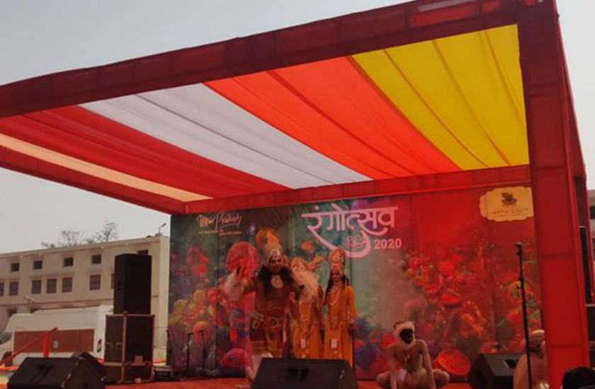 रंगोत्सव का आगाज, सीएम योगी ने किए बरसाना में लाडलीजी के दर्शन