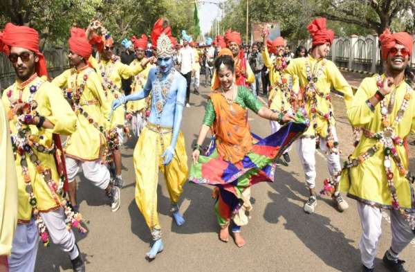 रैली में दिखी विविधता में एकता की झलक -बुंदेली छटा